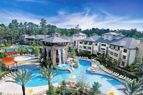 WOODLAND RESORT .